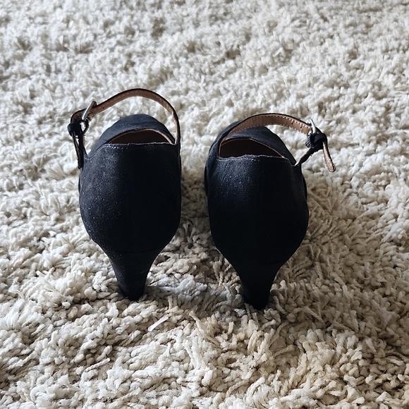 Naturalizer Black Heels with Classic Strap - Picture 3 of 4